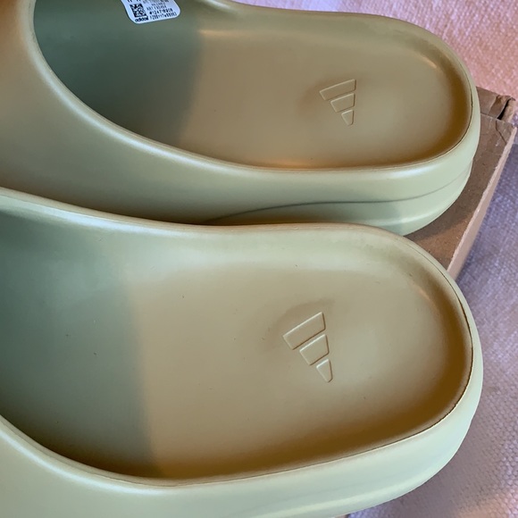 Adidas Yeezy Slide Resin Color Sz 11 main image 4